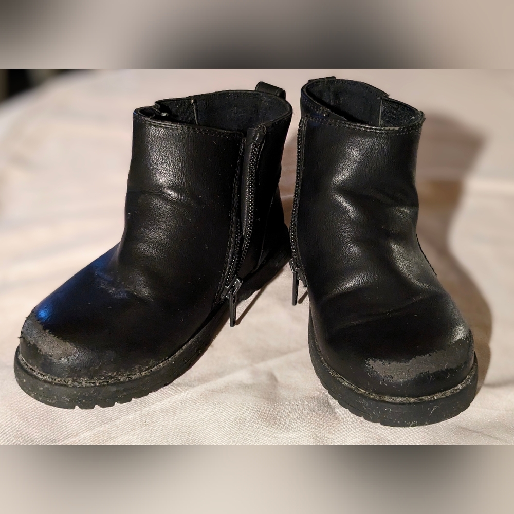 ⭐4 / $15 Black boots